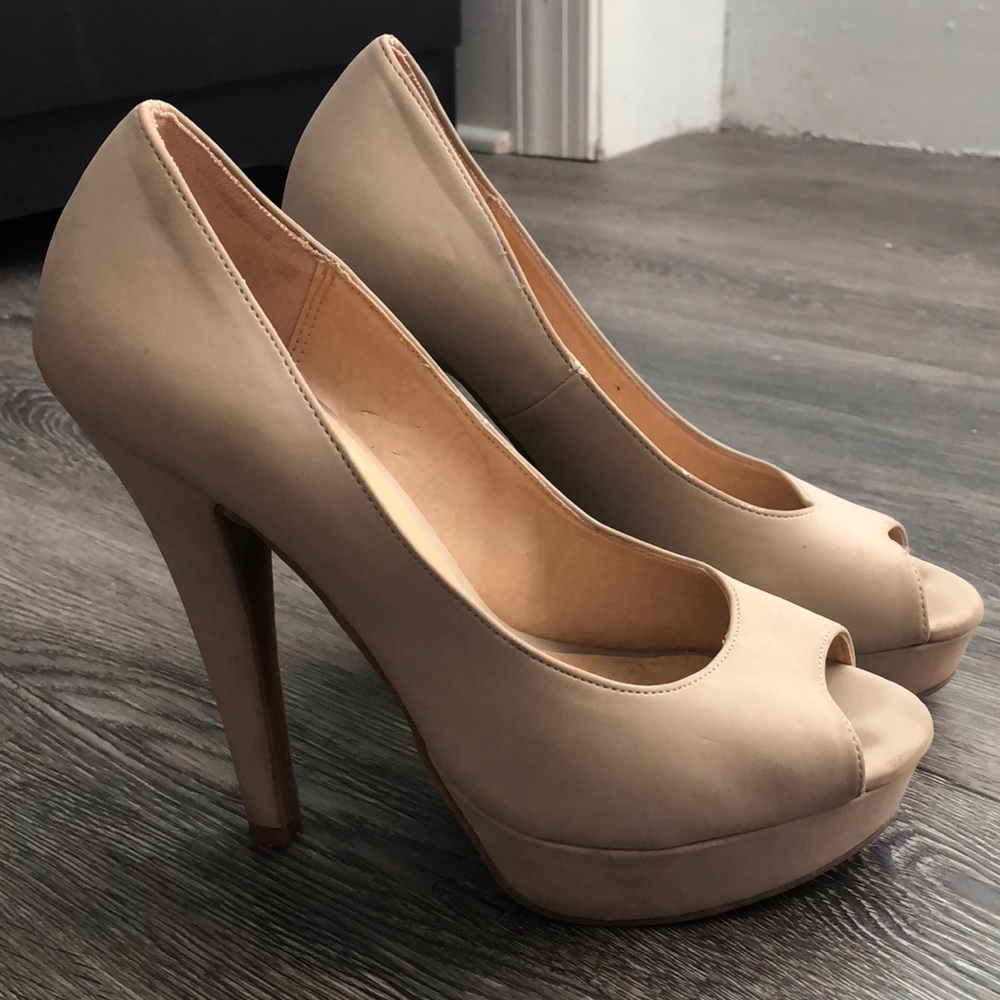 Nude peep toe pumps